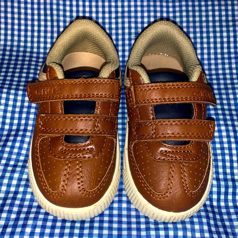 Carter’s Boys Sneakers EUC